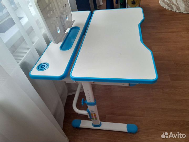 Стол детский, школьная парта