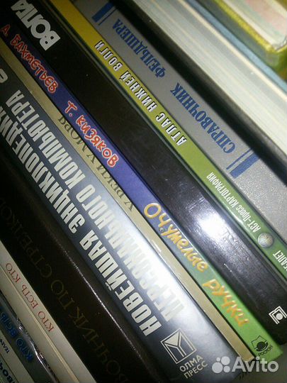 Книги разные много