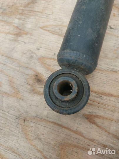 Амортизатор задний Mitsubishi Pajero 3 рест. V63W