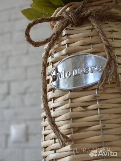 Ваза для цветы плетёная