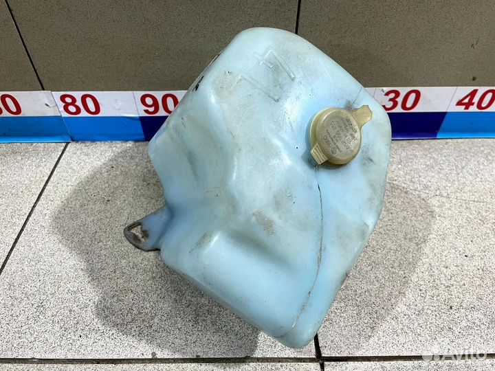 Бачок омывателя лобового стекла VW Golf II