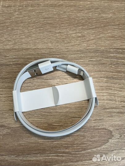 Провод Apple USB-Lightning