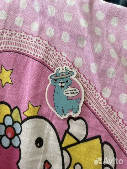 Значок и расческа