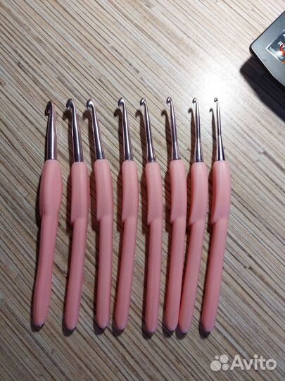 Крючки для вязания. Есть тоненькие для кружева