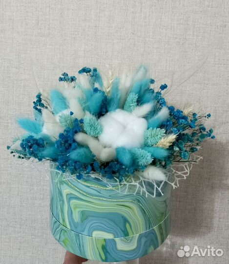 Сухоцветы в шляпной коробке