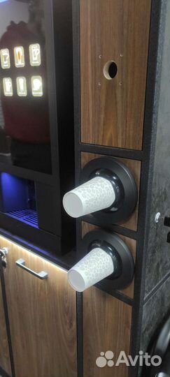 Диспенсер для стаканов