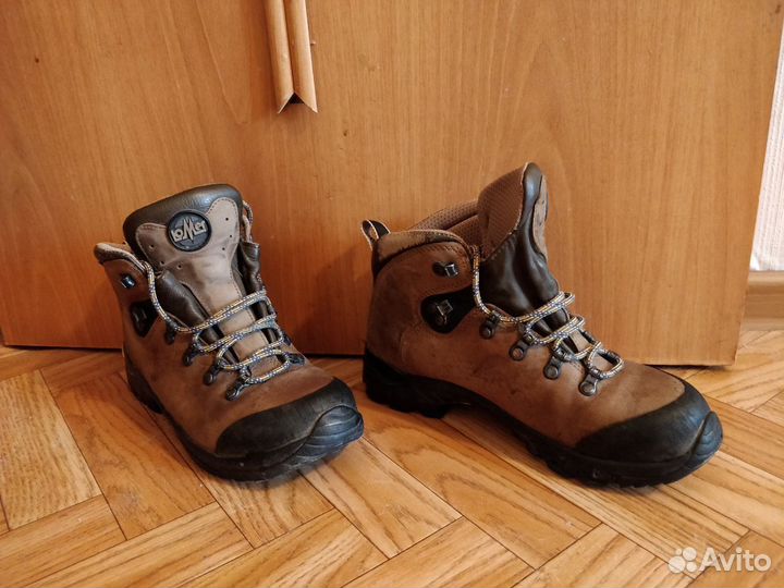 Ботинки трекинговые женские