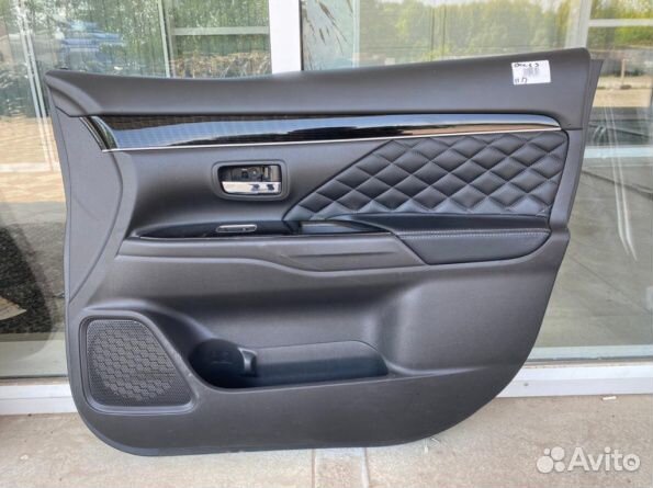 Митсубиси Аутлендер 3 (2015-2021) обшивка двери