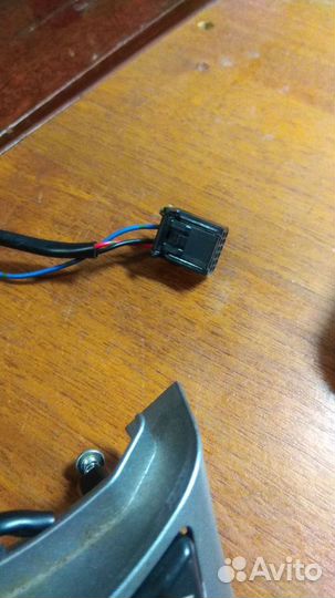 Кнопки включения магнитолы на руле Suzuki grand Vi