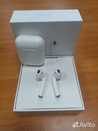 А) Bluetooth наушники AirPods реплика