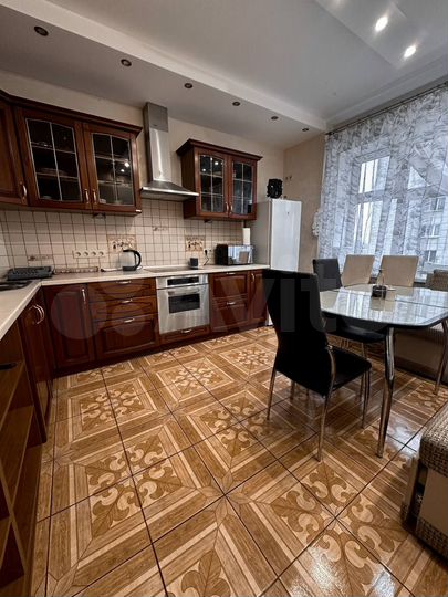 2-к. квартира, 67 м², 7/17 эт.