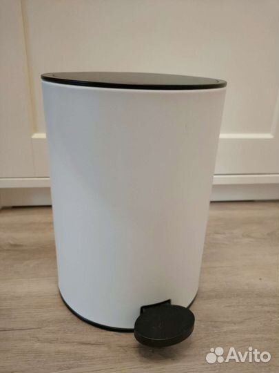 Ведро для мусора самозакрывающееся с педалью