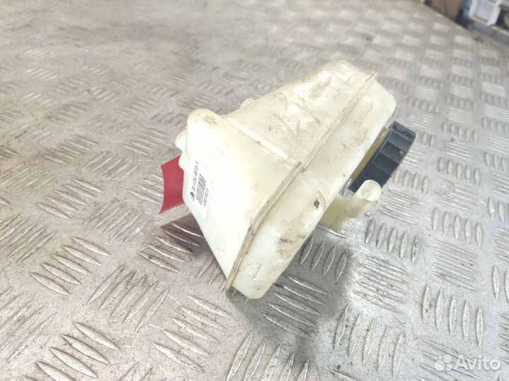 Бачок главного тормозного цилиндра Ml 164