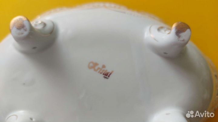 Ваза для фруктов на ножках