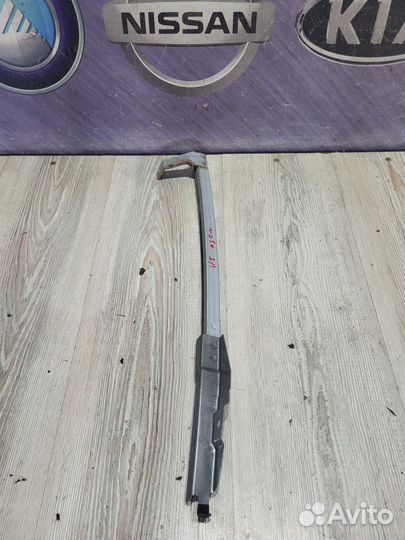 Направляющая стекла Nissan note E11 Лев