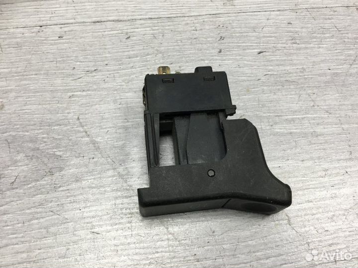 Кнопка выключатель Audi 80 1.8 1984