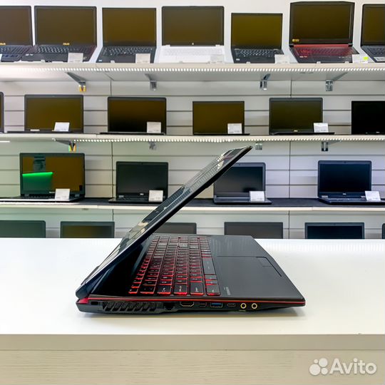 Игровой ноутбук MSI i7/16/GTX1070/SSD+HDD