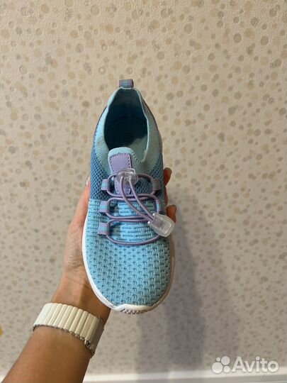 Кроссовки на девочку