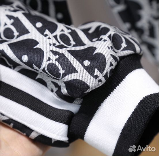 Спортивный детский костюм