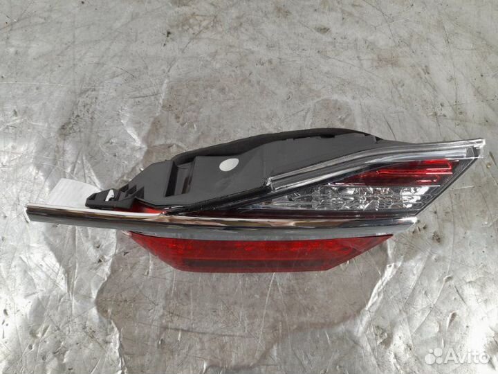 Фонарь внутренний задний правый Toyota Camry 55