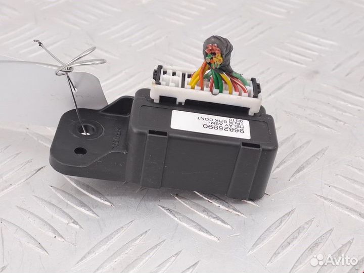 Блок управления ручником Chevrolet Captiva 2010