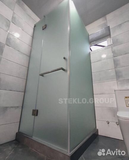 Стеклянная перегородка для ванной
