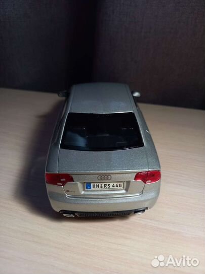 Audi RS4 Модель автомобиля