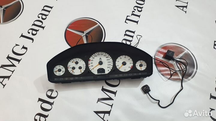 Приборная панель на Mercedes-Benz W140