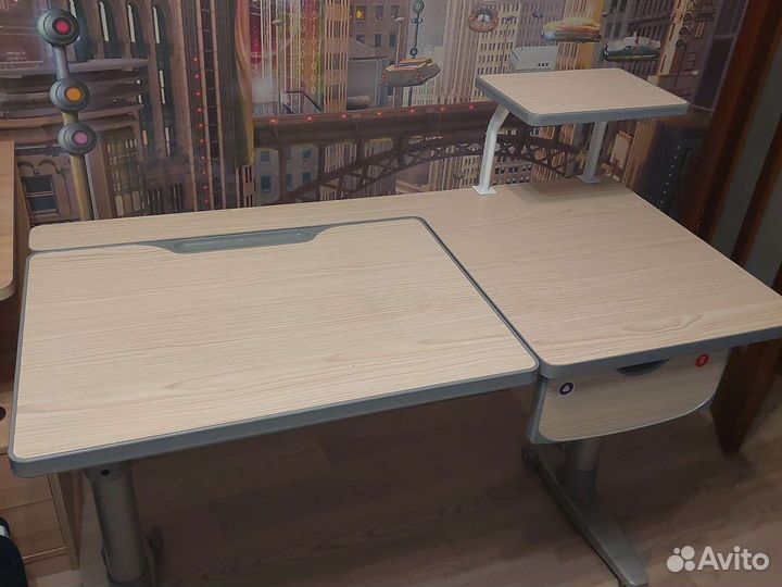 Растущая парта-трансформер FunDesk