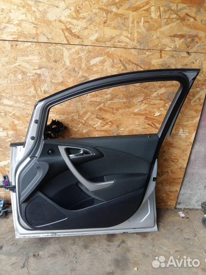 Дверь передняя правая Opel Astra J 2010-2017