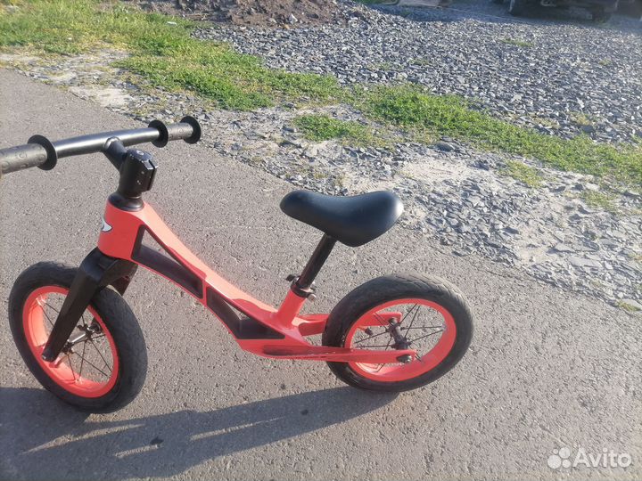 Беговел Aist Magic