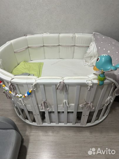 Детская кроватка с универсальным маятником