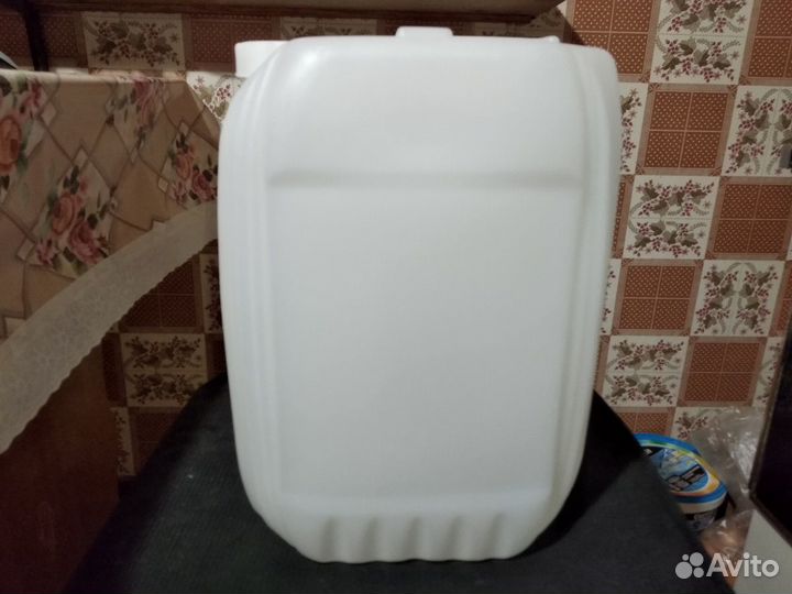 Канистры пластиковые новые пищевые под воду 10 л