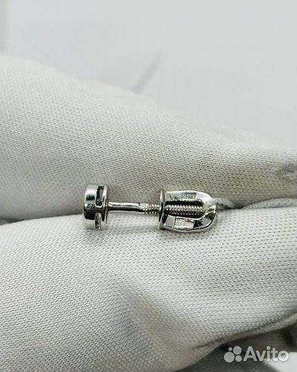 Золотые серьги с камнем