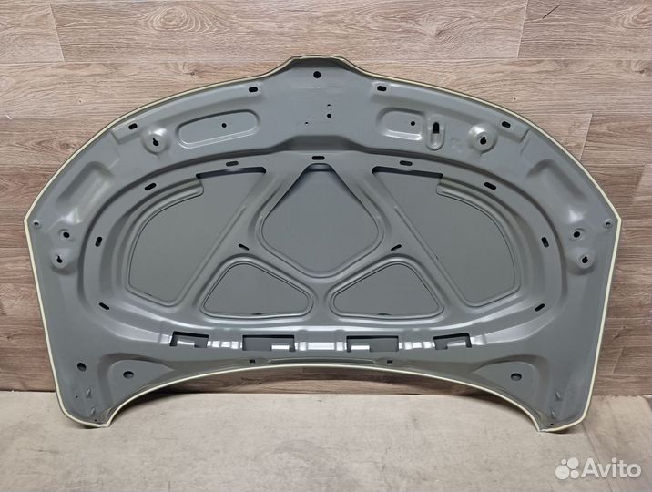 Капот Skoda Rapid 2012