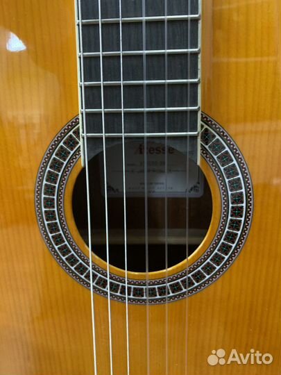 Классическая гитара со звукоснимателем