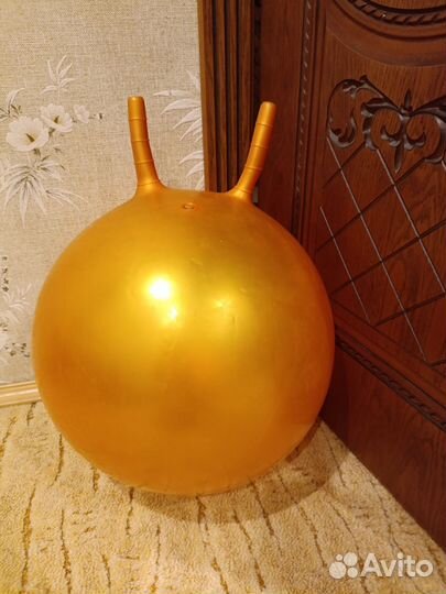 Надувной мяч спортивный