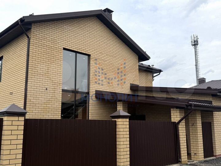 Дом 209,8 м² на участке 8 сот.