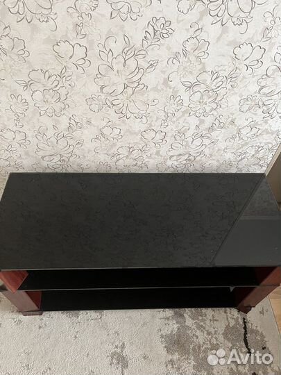 Стеклянная тумба под телевизор