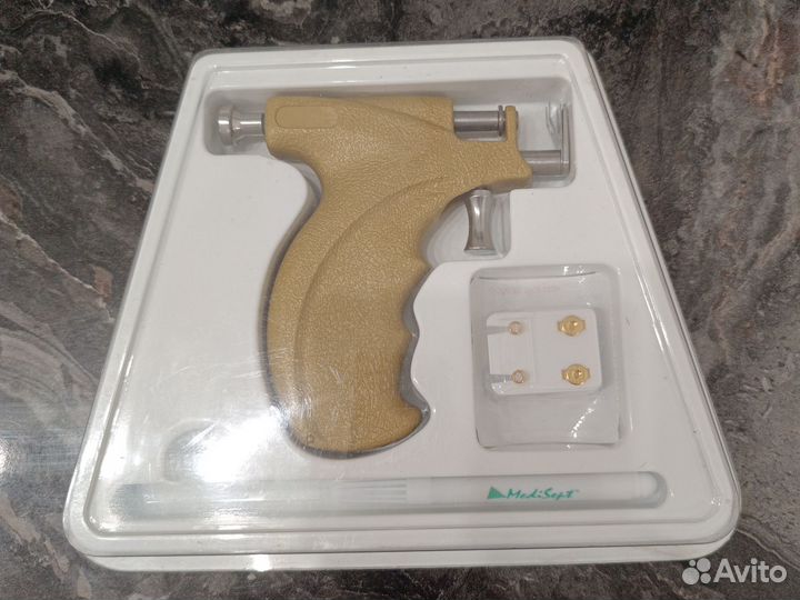 Пистолет для прокола ушей