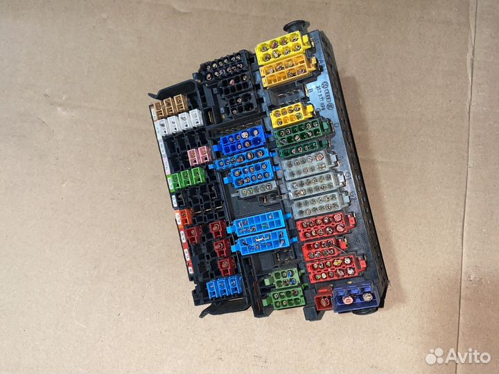 Блок предохранителей VW Transporter T4