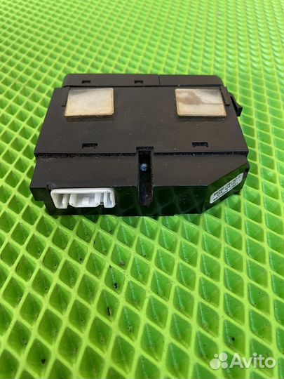 Кнопка обогрева стекла тойота авенсис т250