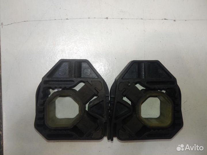 Кронштейн радиатора Volkswagen Scirocco 3 MK3 137