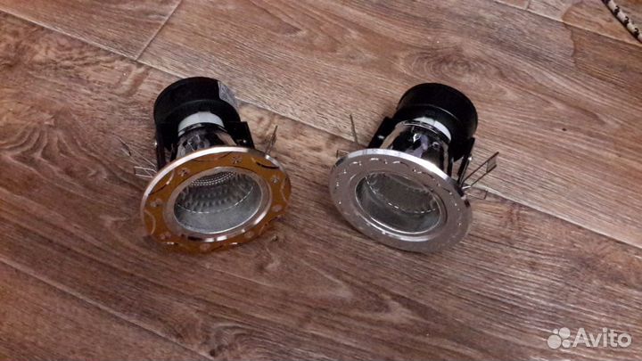 Продам новые потолочные светильники