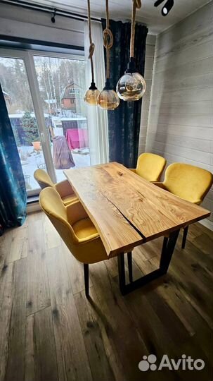 Стол из массива карагача река