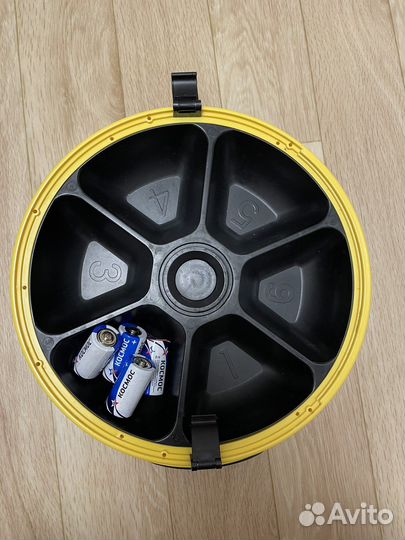 Автоматическая кормушка для кошек и собак