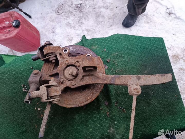 Кулак задний левый Дэу Магнус 2002 г