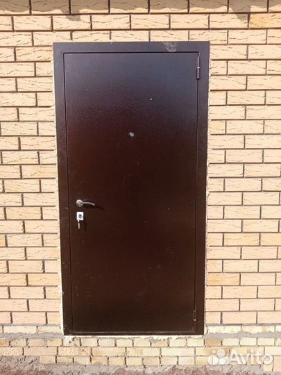 Входные двери в квартиру и в частный дом