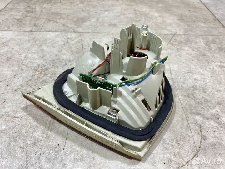 Фонарь задний правый внутренний BMW E90