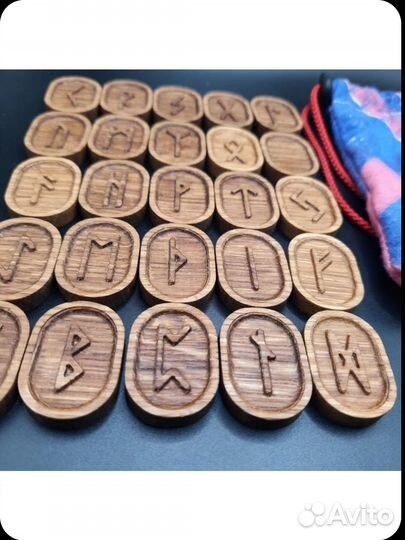 Руны из дуба резные